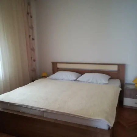 Ana * Novi Vinodolski