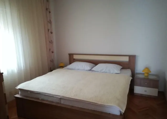 Ana * Novi Vinodolski